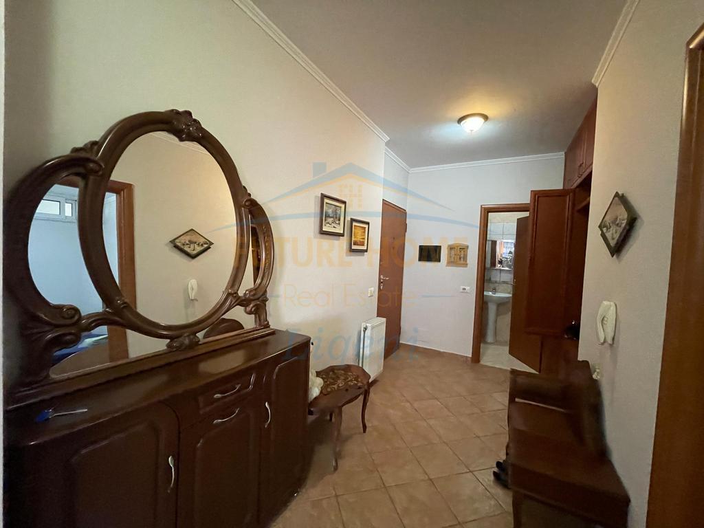 Qera, Apartament 3+1, Komuna e Parisit, Tiranë.