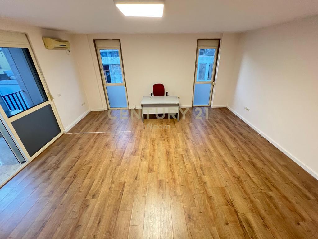 AFFITTO, UFFICIO - 85 m2 in VIA KAVAJËS‼️