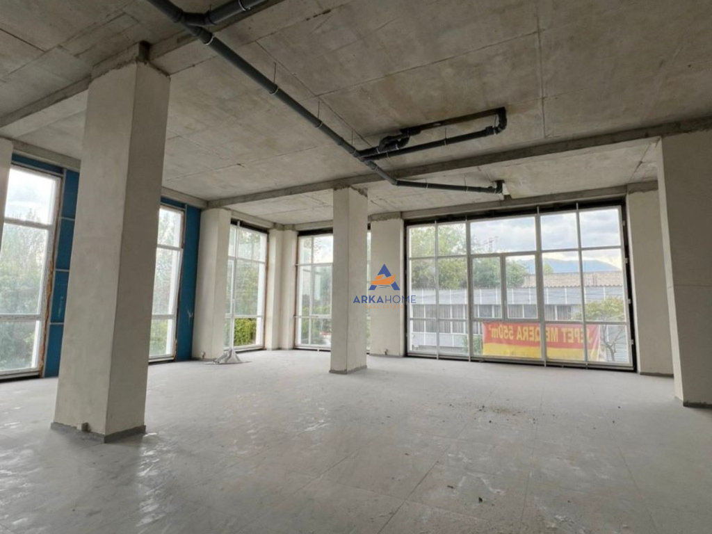 LOCALE COMMERCIALE IN AFFITTO 550M2 "NUOVO BOULEVARD" 2700 EURO.