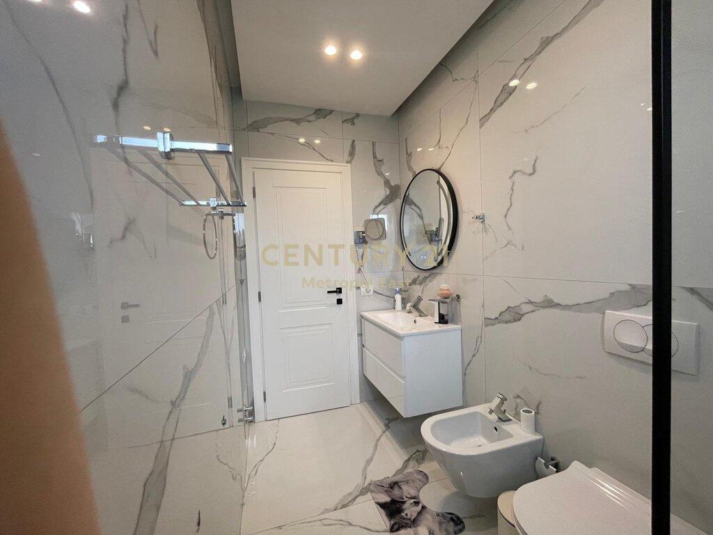 Jepet me Qira Vilë Ekskluzive në Berzhitë – 🌳 Qetësi &amp; Elegancë pranë Tiranës