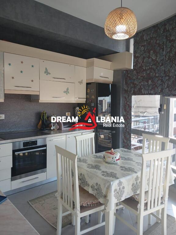 Appartamento 3+1+2 in vendita in Rruga e Kavajes di fronte a Deliorgji (ID 4131352)