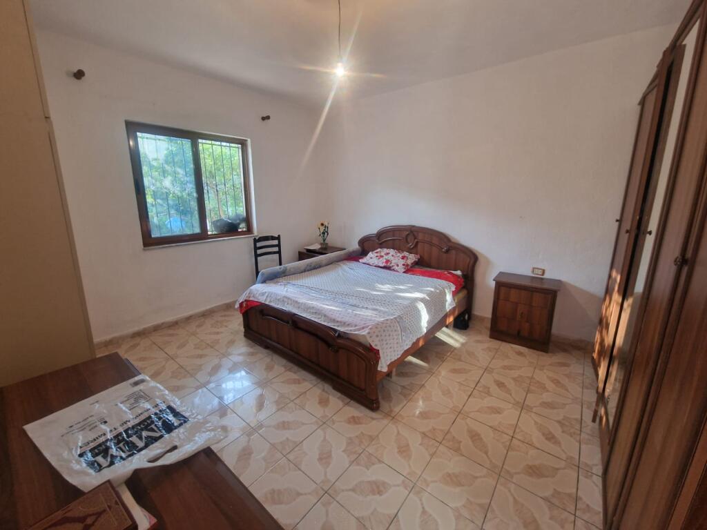 Complete private house for rent for only 400 euros on "Ramadan Çeku" Street behind the military hospital, Laprake
