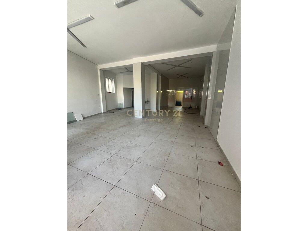 AMBIENTE COMMERCIALE IN AFFITTO, VICINO ALLA STRADA DI DIBRA, TIRANA!