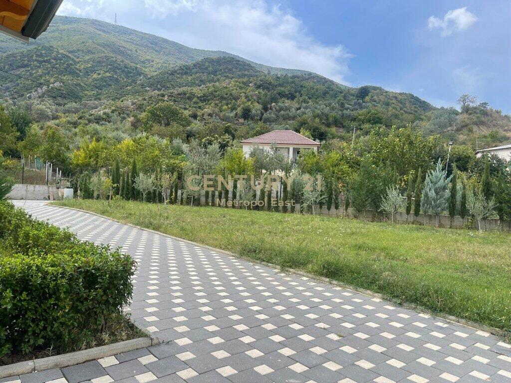 Jepet me Qira Vilë Ekskluzive në Berzhitë – 🌳 Qetësi &amp; Elegancë pranë Tiranës