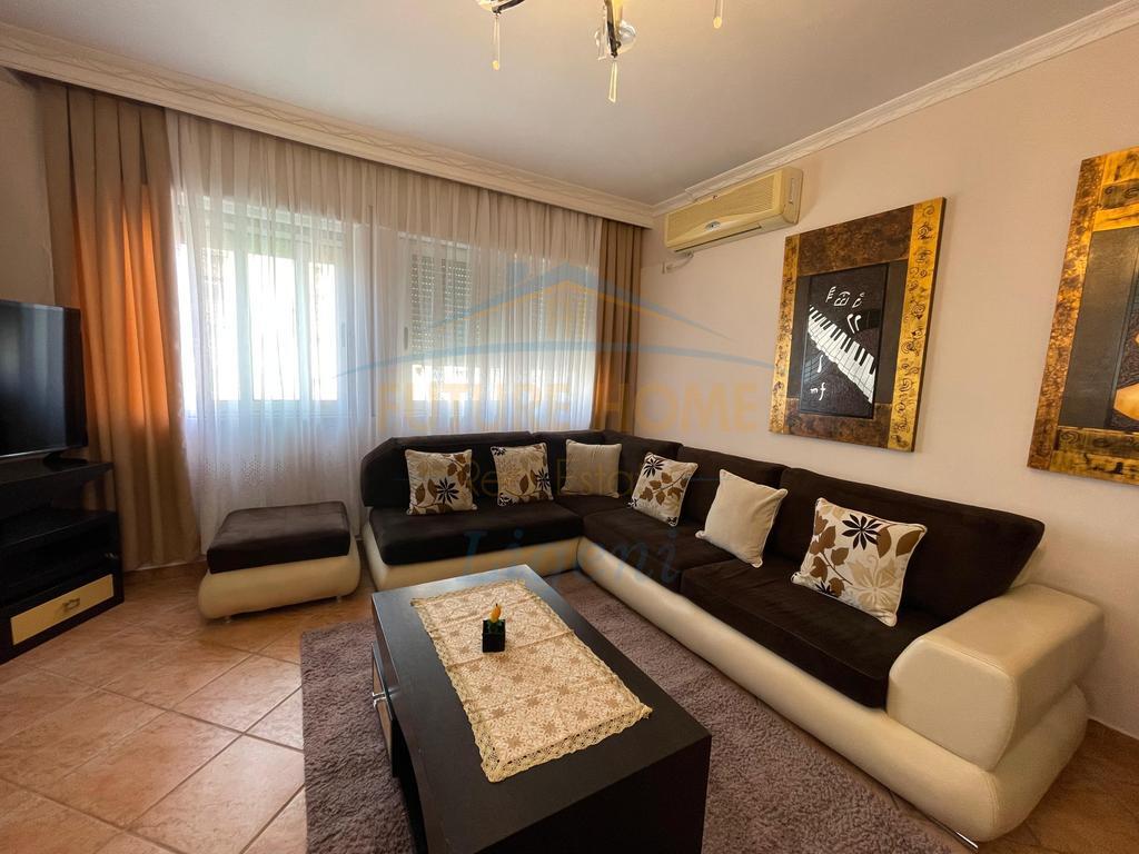 Qera, Apartament 3+1, Komuna e Parisit, Tiranë.