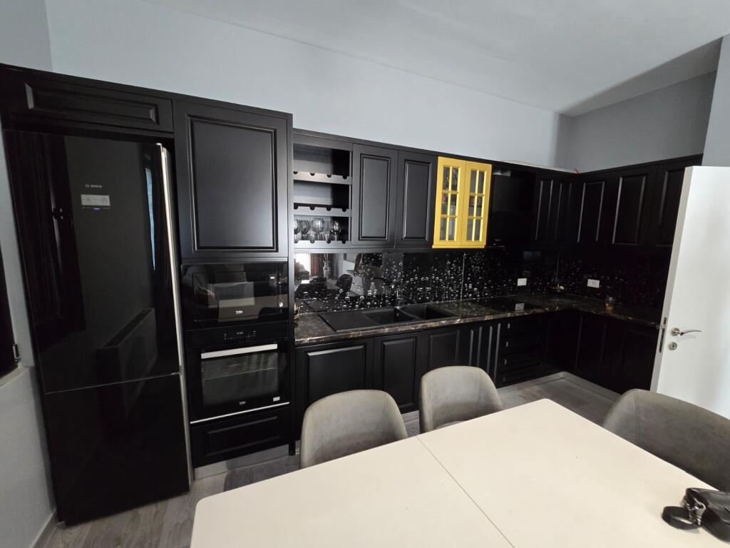 📌 Apartament 3+1+2 me Post Parkimi me Qira – Square 21, Tirane