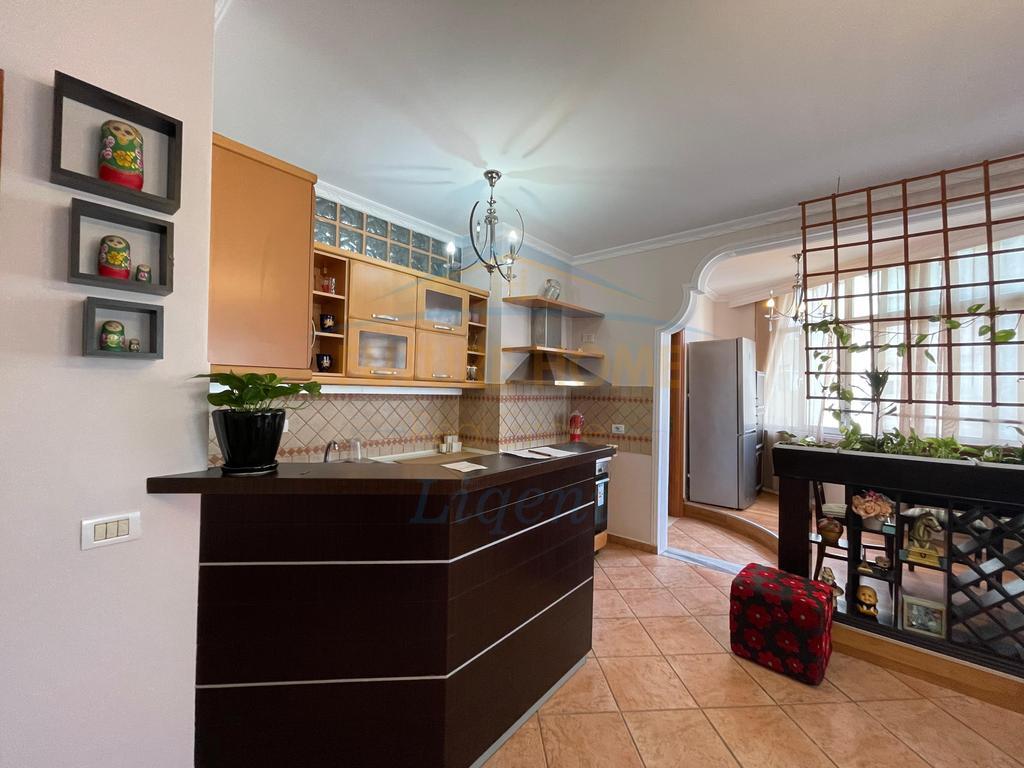Qera, Apartament 3+1, Komuna e Parisit, Tiranë.