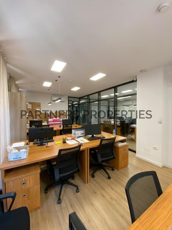 Business premises for rent on Barrikadave street  