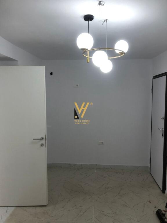 UFFICIO DI 50 M2 IN AFFITTO A HOXHA TAHSIM 500 EURO