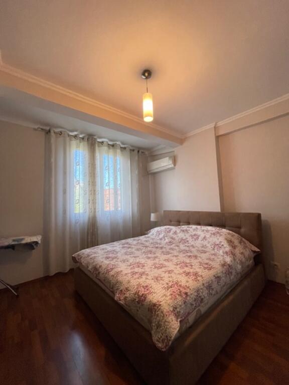 🏠 Shitet Apartament 3+1+2 📍 Rruga e Kavajës, pranë Qendrës