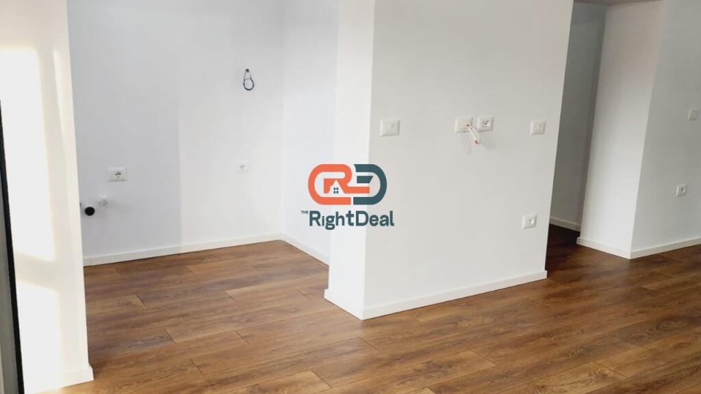 Ne Ali Dem, Tek Shkolla 1 Maj Shitet Apartament 2+1 Me Planimetri Te Rregullt Dhe Orientim Perfekt !!