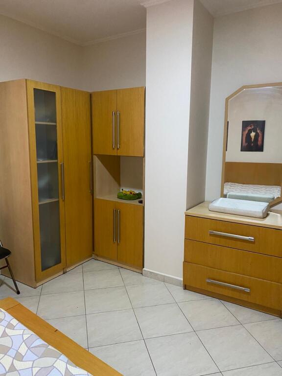 3+1,arredato al 9 piano,prezzo 1000 euro trattabile