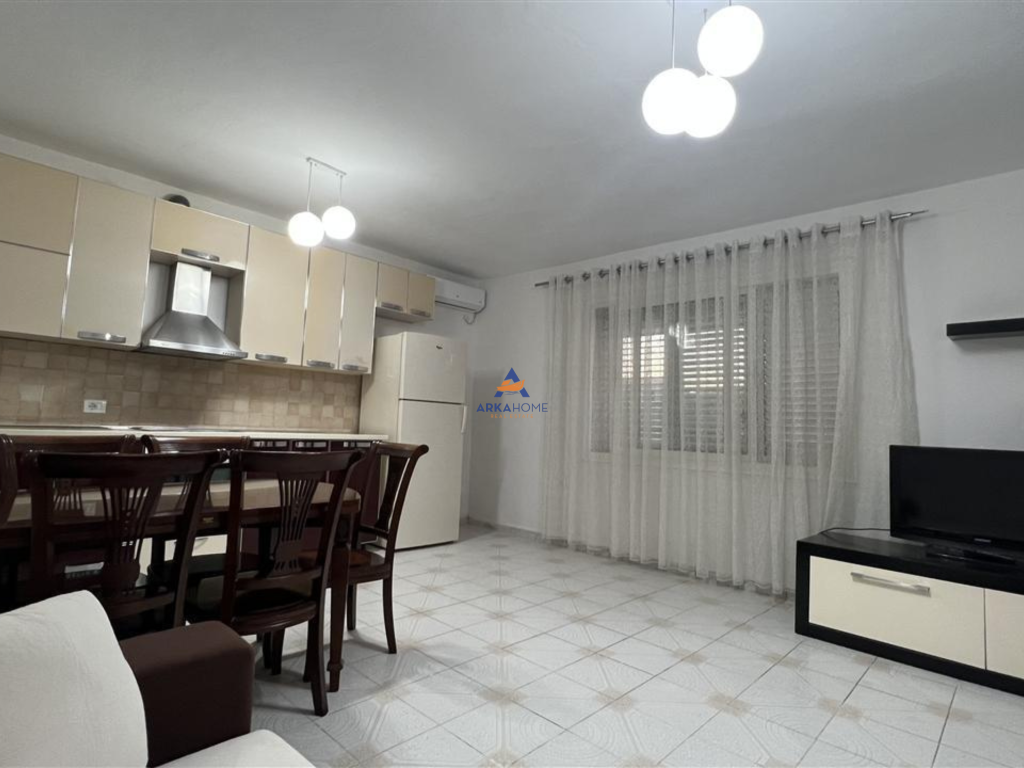 AFFITTASI CASA PRIVATA 2+1 "KOMBINAT" 500 EURO.