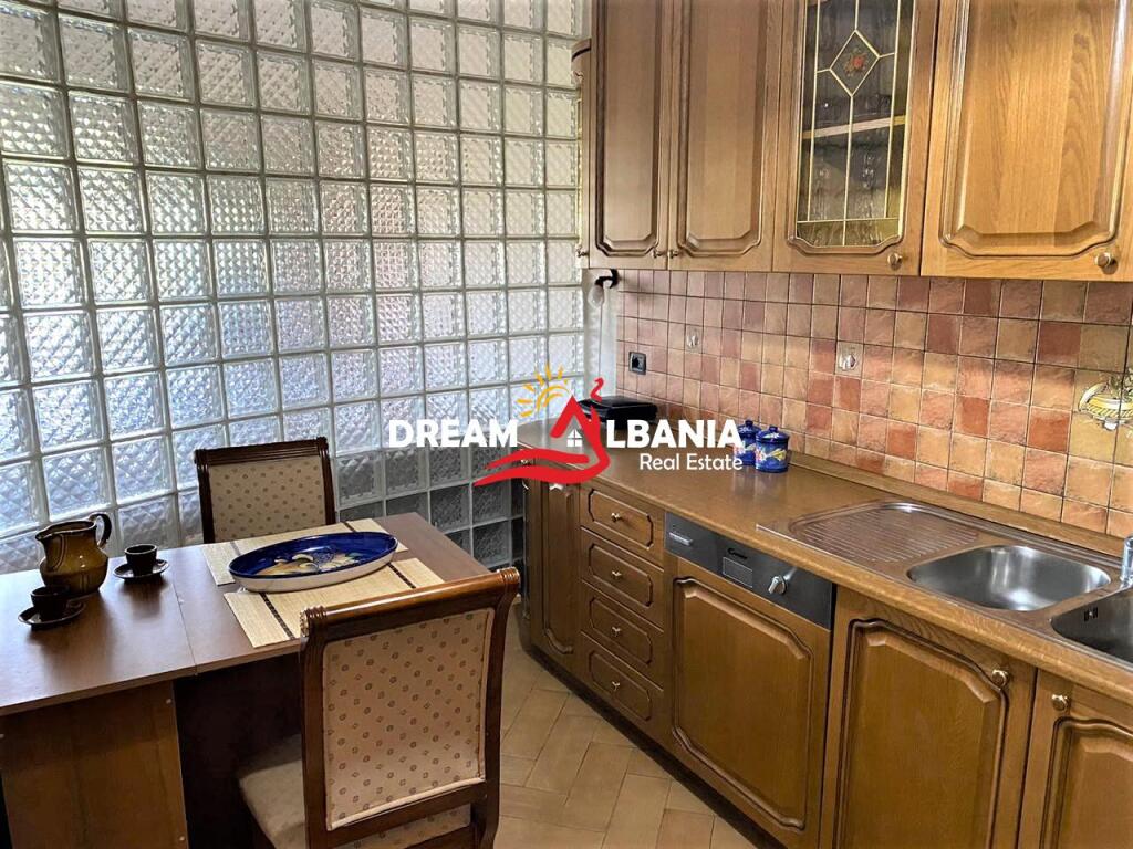 Apartament 2+1 me qera ne zonen e Ish Bllokut prane Librit Universitar ne Tirane (ID 4221868)