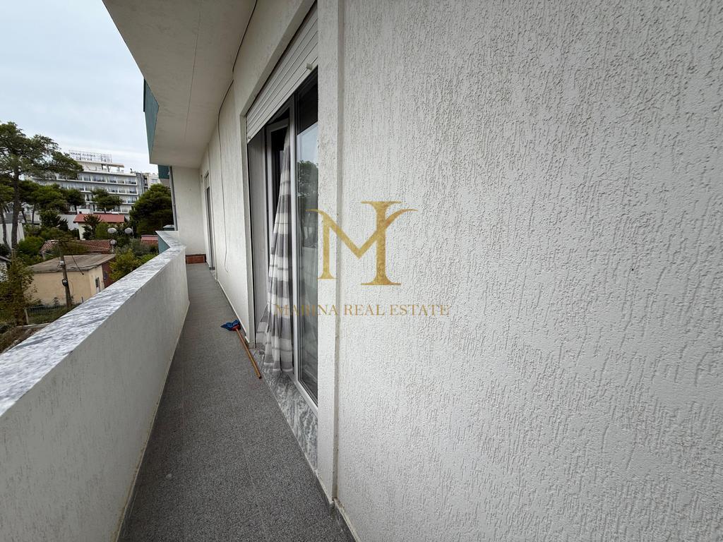 SHITET APARTAMENT 1+1 NË GOLEM, 80 M²!!