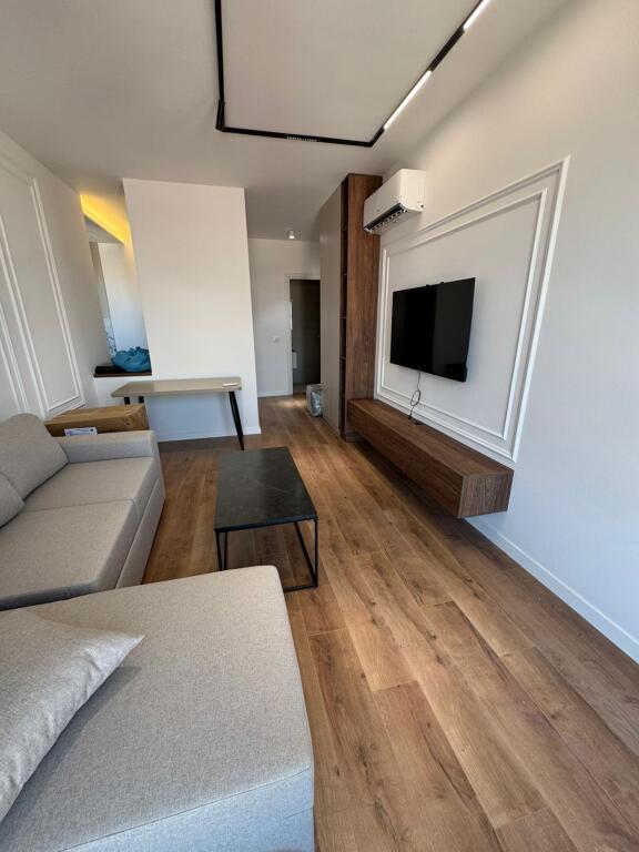 Apartament 1+1 me qera, Komuna e Parisit