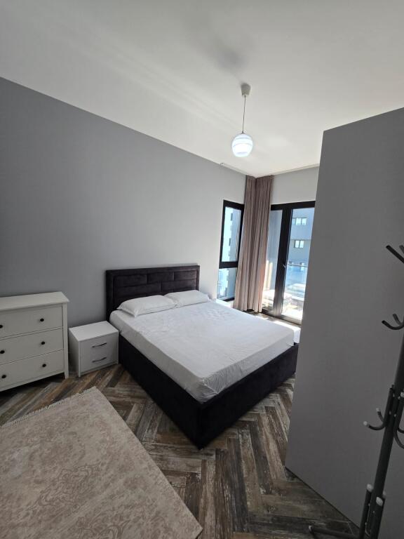 📌 Apartament 3+1+2 me Post Parkimi me Qira – Square 21, Tirane