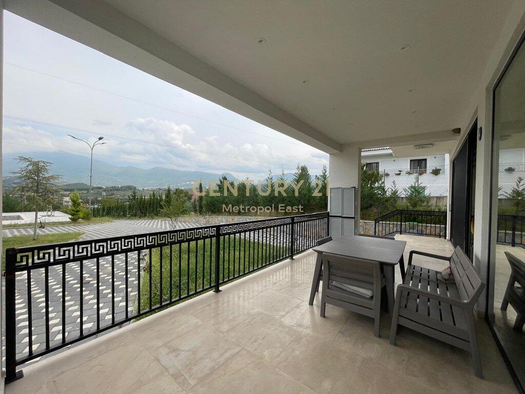 Jepet me Qira Vilë Ekskluzive në Berzhitë – 🌳 Qetësi &amp; Elegancë pranë Tiranës