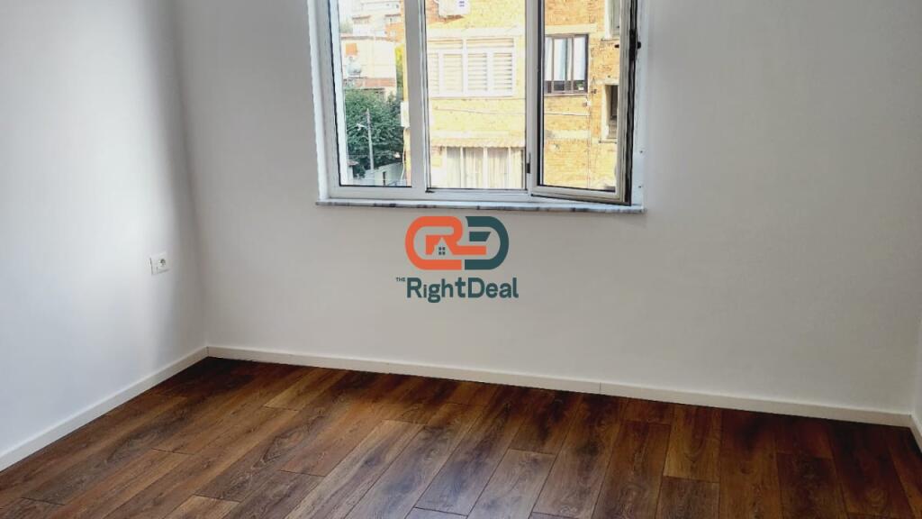 Ne Ali Dem, Tek Shkolla 1 Maj Shitet Apartament 2+1 Me Planimetri Te Rregullt Dhe Orientim Perfekt !!