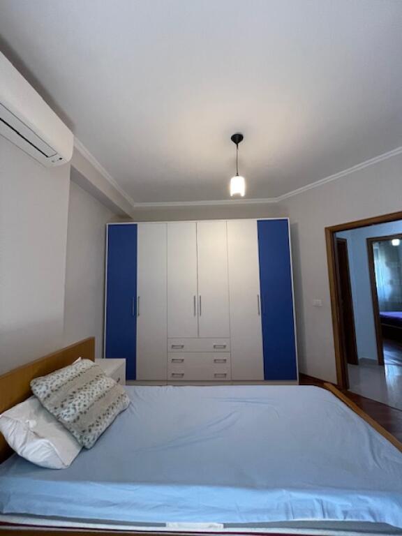 🏠 Shitet Apartament 3+1+2 📍 Rruga e Kavajës, pranë Qendrës