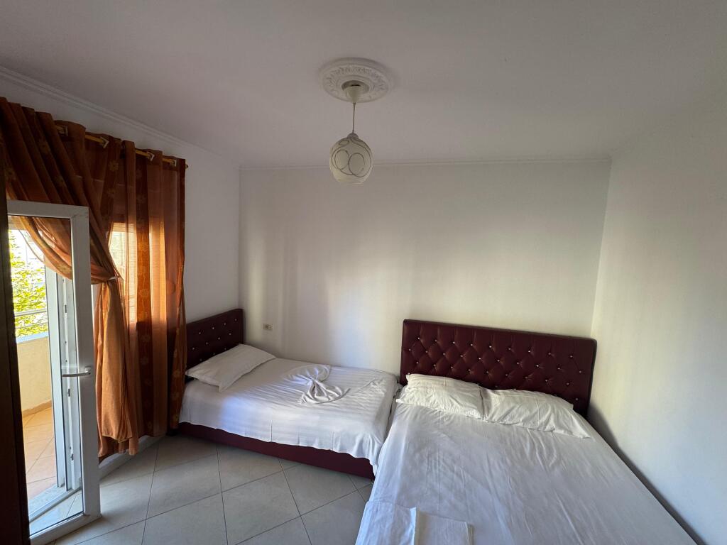 APARTAMENT 2+1 ME QERA PLAZH RROTA E KUQE!!