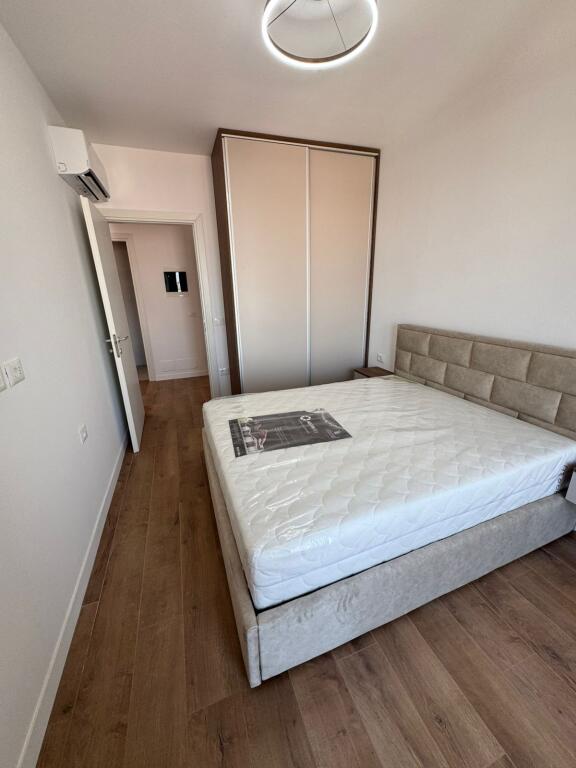 Apartament 1+1 me qera, Komuna e Parisit