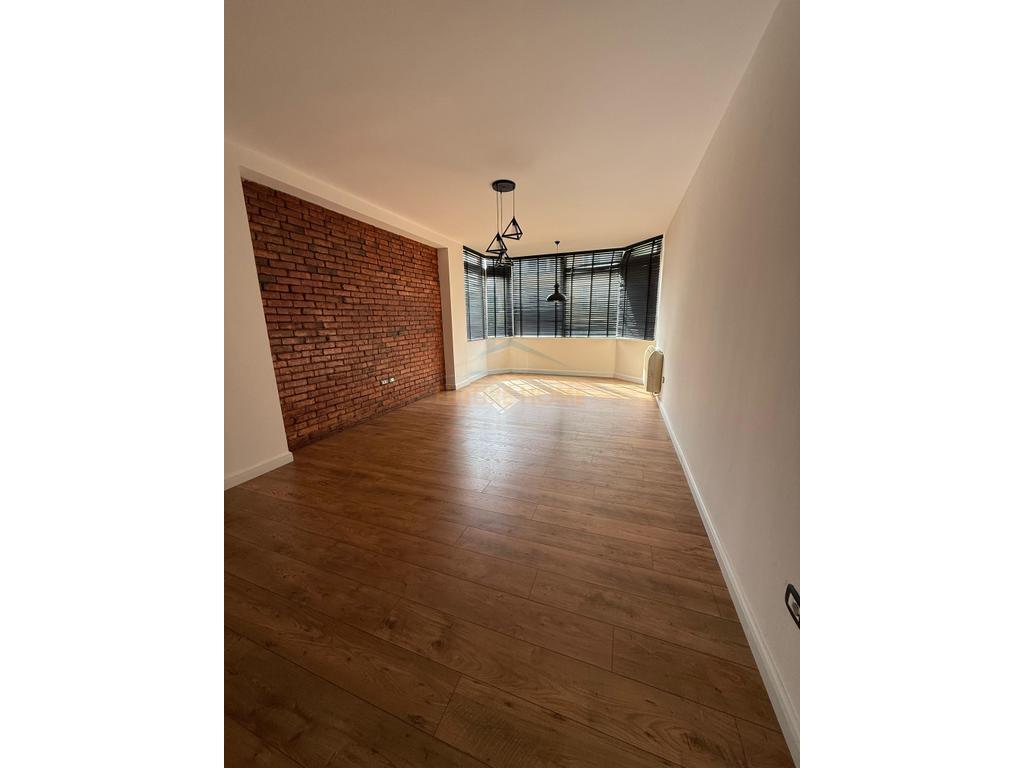 Qira, Apartment 2+1+2, Komuna E Parisit, Tirana.