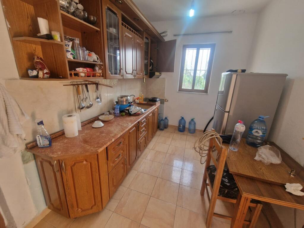 Complete private house for rent for only 400 euros on "Ramadan Çeku" Street behind the military hospital, Laprake