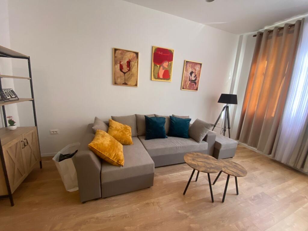 Apartament me qira 1+1 + post parkimi
