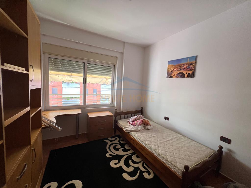 Qera , Apartament 3+1+ Garazh, Unaza e re
