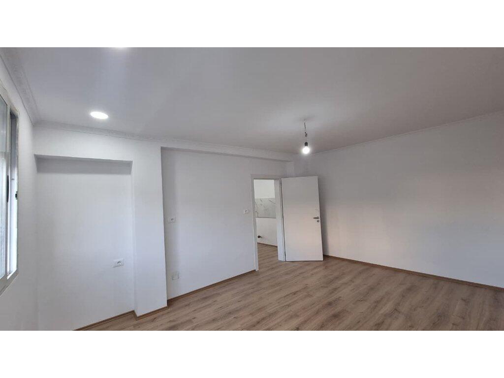 Shitet, Apartament 2+1, Stadiumi Dinamo, Tirane.