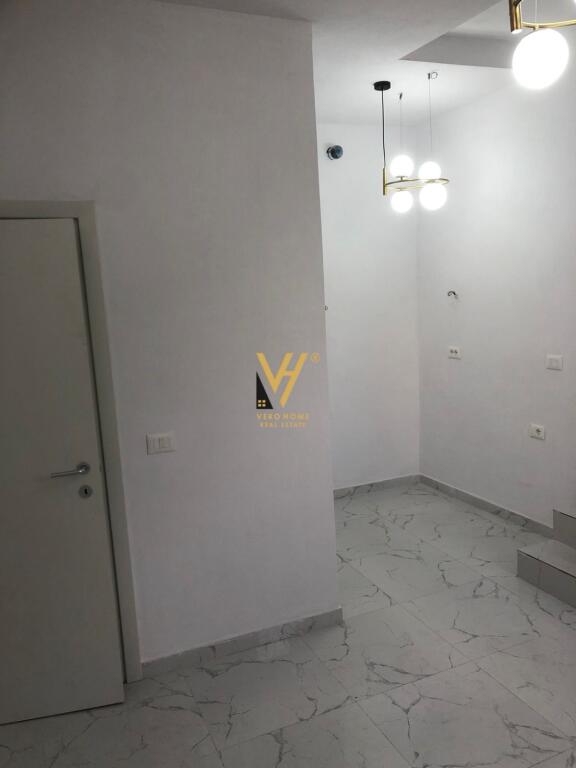UFFICIO DI 50 M2 IN AFFITTO A HOXHA TAHSIM 500 EURO