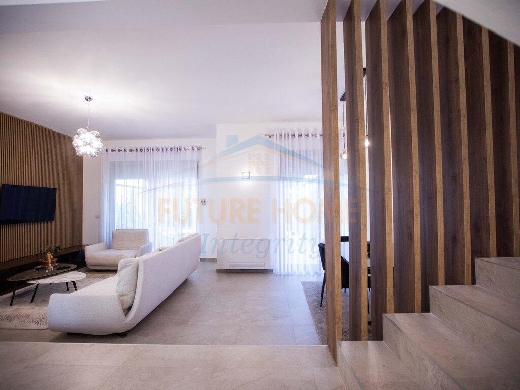 In vendita, Villa su 3 piani, Residenza Porta e Gjelbër, Tirana.