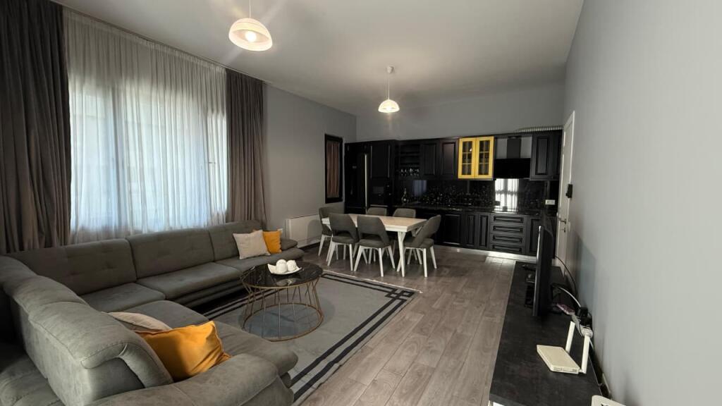 Jepet me qira apartament 3+1+2 te Square 21
