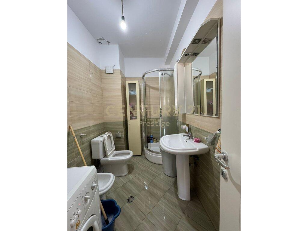 APPARTAMENTO 2+1+2 IN AFFITTO, NELLA ZONA DI FRESKU, TIRANA!