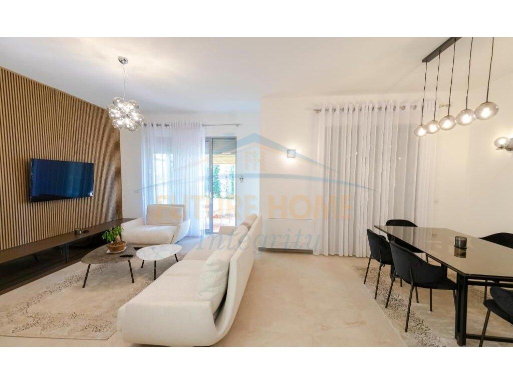 In vendita, Villa su 3 piani, Residenza Porta e Gjelbër, Tirana.