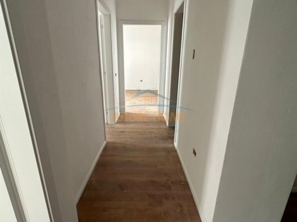 Shitje, Apartament 2+1+2, Kompleksi Univers City, Tirane.