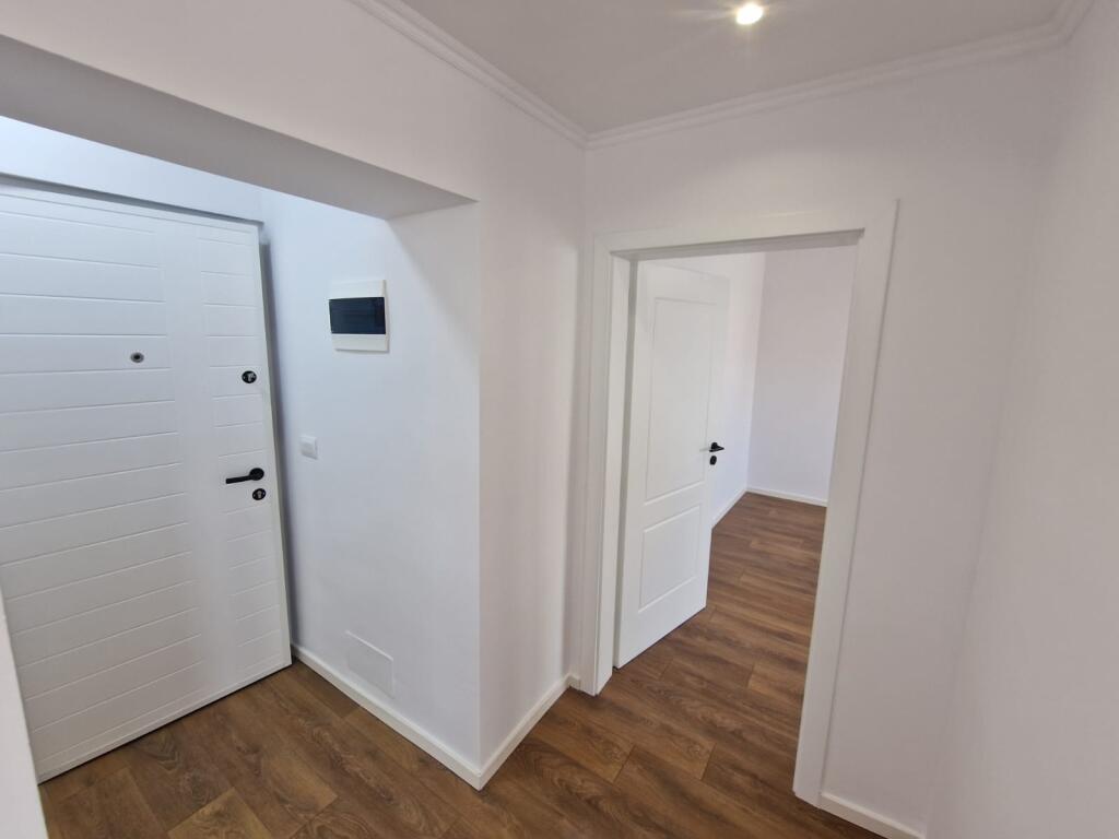Shitet apartament 1+1 prane Shkolles 26 Nentori ne Tirane te re