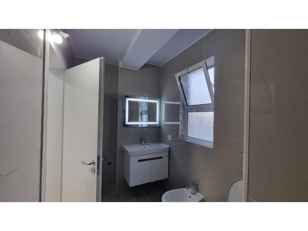 Shitet, Apartament 2+1, Stadiumi Dinamo, Tirane.