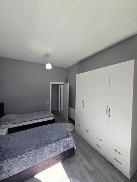 📌 Apartament 3+1+2 me Post Parkimi me Qira – Square 21, Tirane