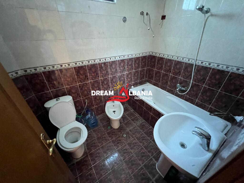 Vile 3 kateshe ne shitje ne Yzberisht prane Shkolles “Myslym Shima” ne Tirane (ID 4141034)