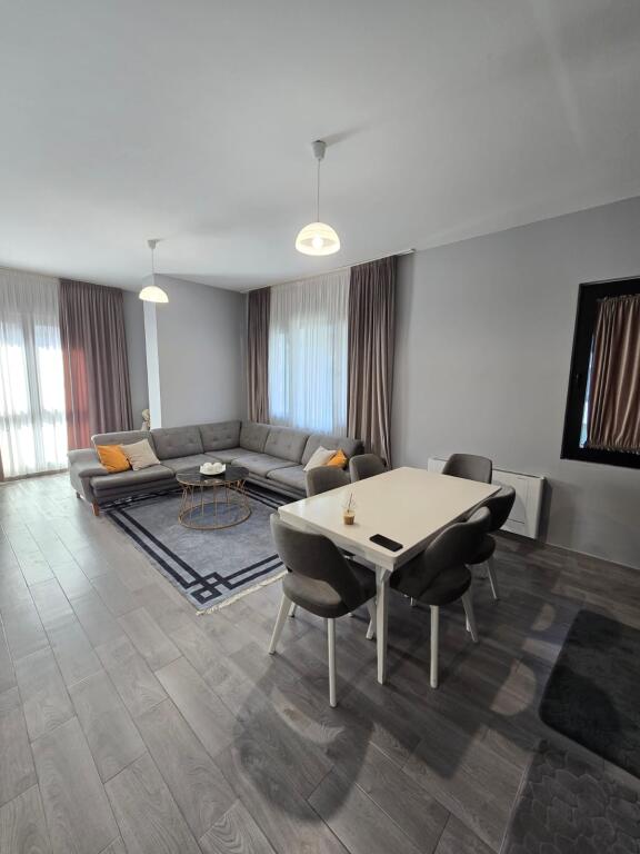 📌 Apartament 3+1+2 me Post Parkimi me Qira – Square 21, Tirane