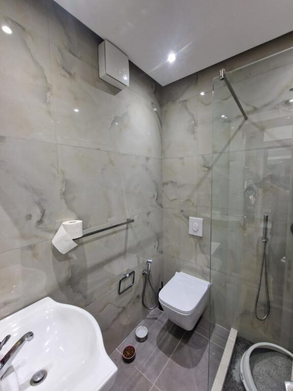 Appartamento 2+1+2 bagni in vendita a Komuna e Parisit