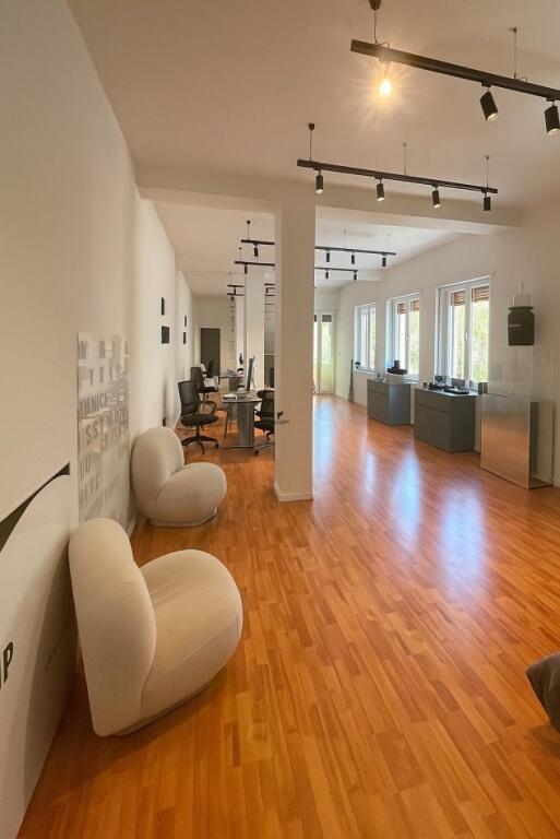UFFICIO IN AFFITTO 72 M2 BLLOK 800 EURO