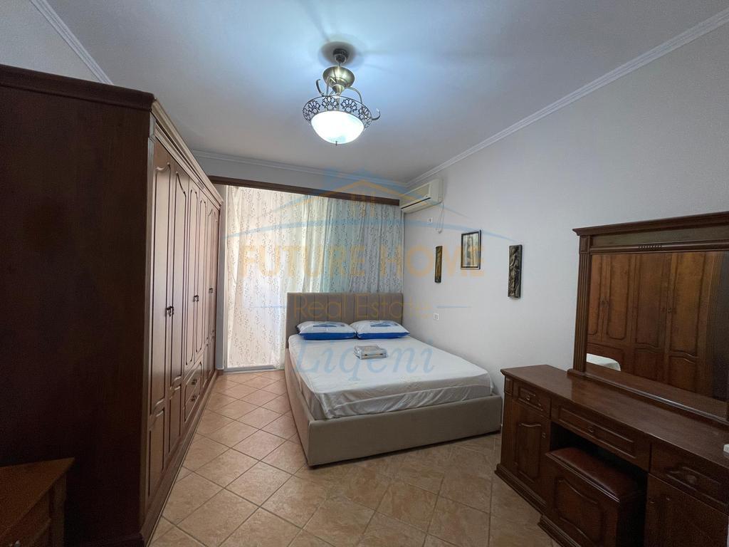 Qera, Apartament 3+1, Komuna e Parisit, Tiranë.