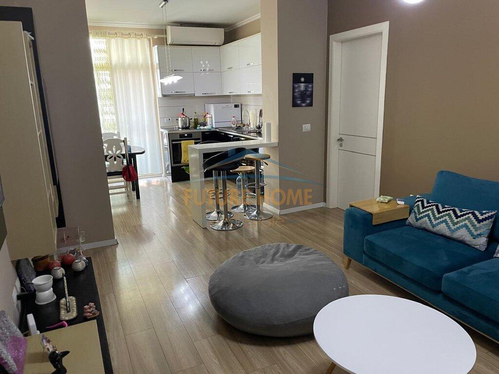 Shitet Apartament 2+1 , Unaza e Re, prane Vila L
