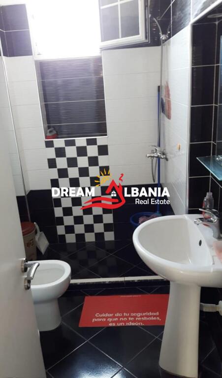 Jepet Apartament 2+1 me Qera tek Rruga e Durresit, Prane Kafe Flora ne Tirane (ID 4229471)