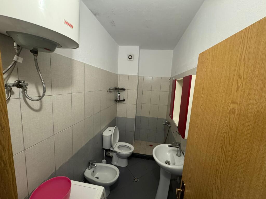 APARTAMENT 2+1 ME QERA PLAZH RROTA E KUQE!!