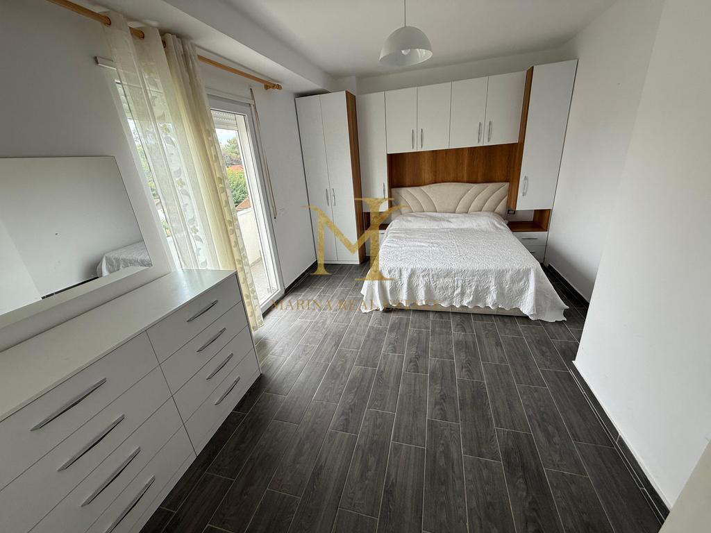 SHITET APARTAMENT 1+1 NË GOLEM, 80 M²!!