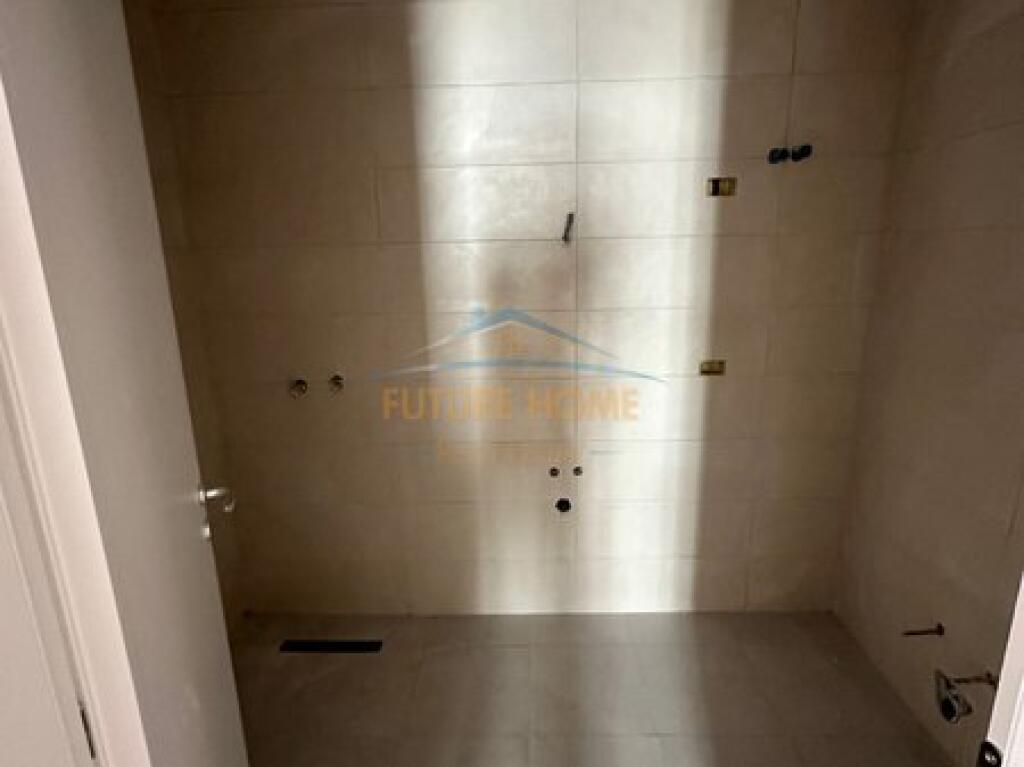 Shitje, Apartament 2+1+2, Kompleksi Univers City, Tirane.